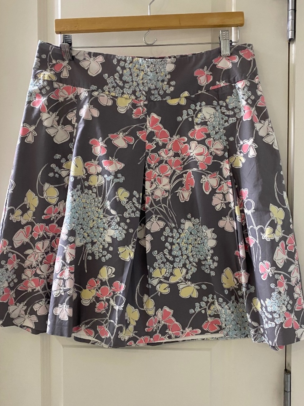 Talbots Grey Floral Pleated A-Line Skirt, Petite Size 12P
